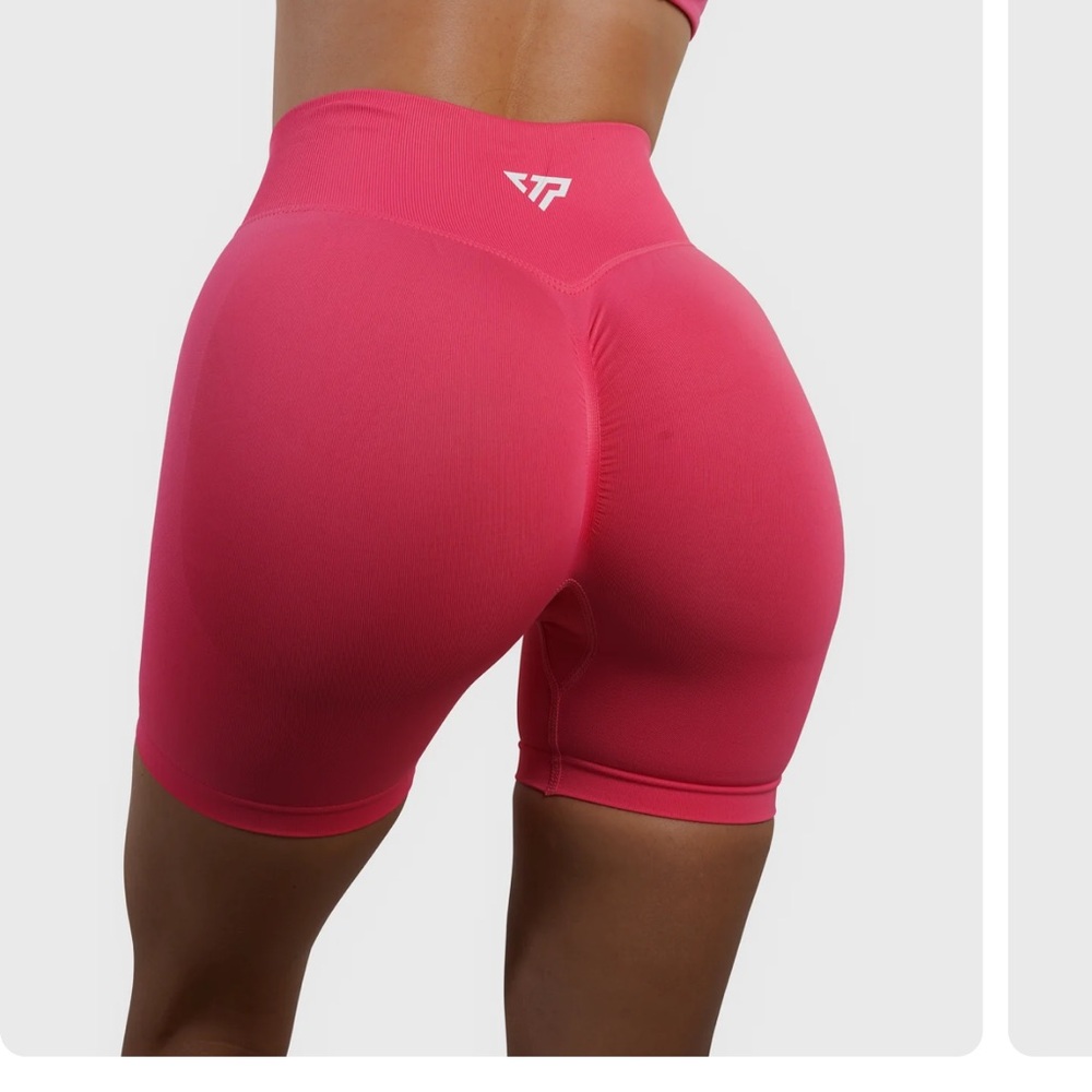 Keep that pump core scrunch shorts